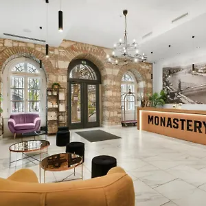מלון Monastery Boutique