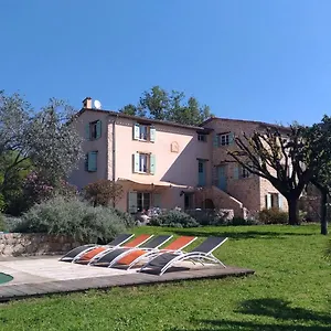 https://lescale-provencale.fr-provencehotel.com